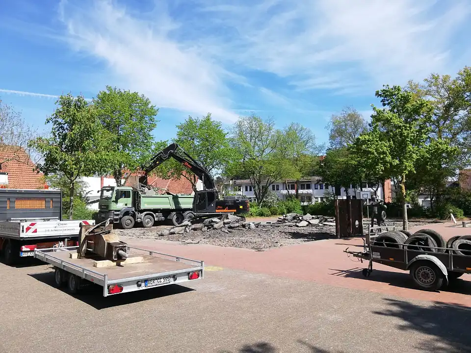 Bauma&szlig;nahmen April 2020