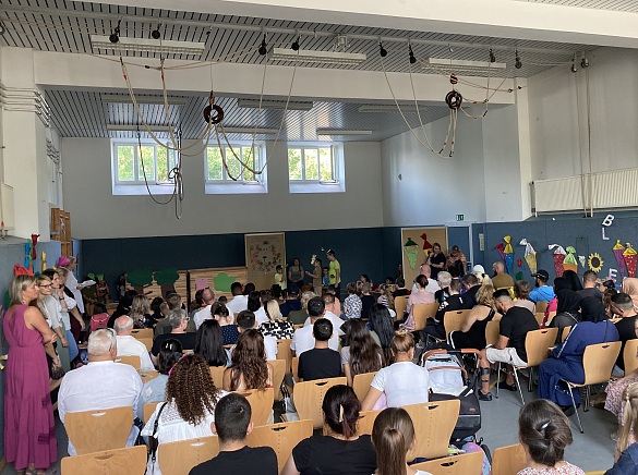 Feier in der Turnhalle