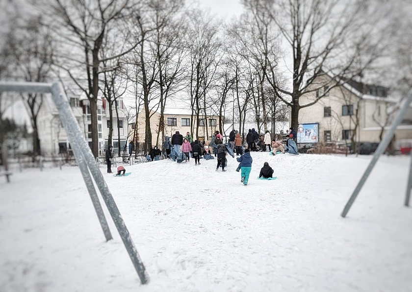 Rodeln auf dem Pausenhof